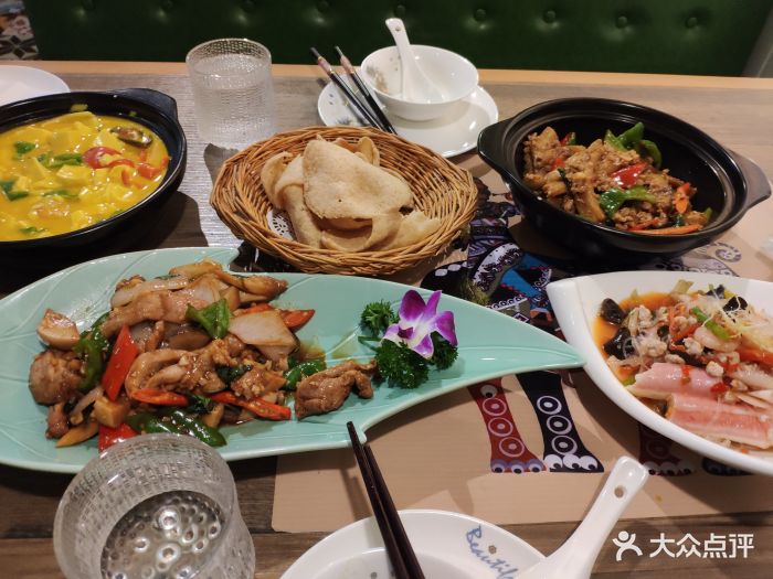 不可思议!穆帅疯狂发泄 拎起10瓶水爆砸【太阳成集团tyc7111cc】(图1) 太阳成集团tyc7111cc